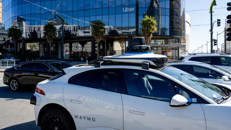 Az Uber új partnereket keres a robotaxi-k terén