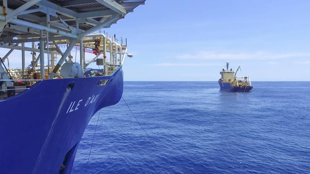 Biztonsági aggályok miatt a Meta és a Google elhalasztja a tenger alatti kábelek építését