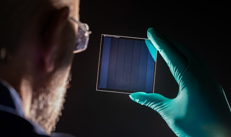 Több ezer évig tárolhatja az adatokat apró üveglapokon a Microsoft forradalmi technológiája