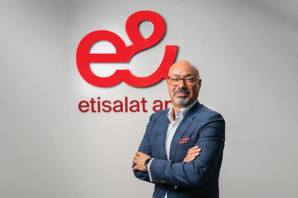 Miért érdekes nekünk, hogy leköszön a legnagyobb arab távközlési óriás feje?