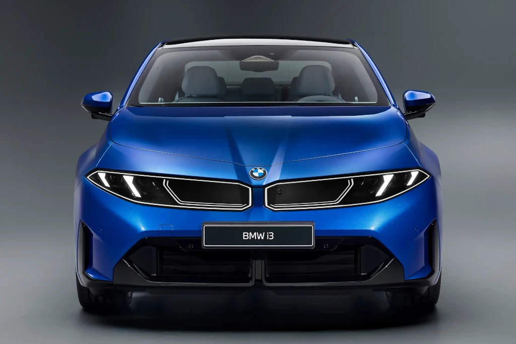 Megérkezett a 800 kilométeres futásteljesítményű, vadonatúj BMW i3