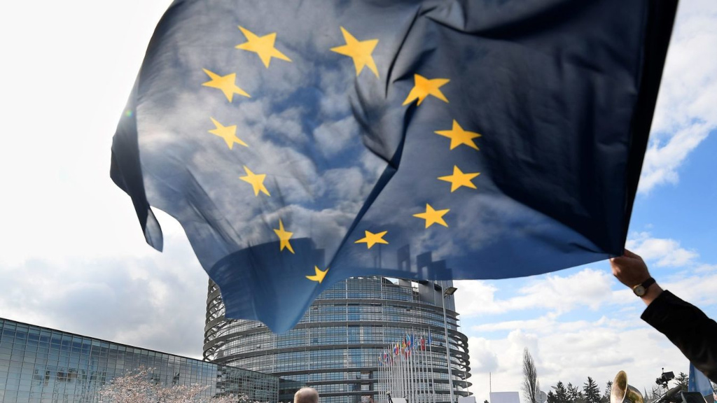 Nem mindegy, hogy milyen üzenetet ír, mert Európában már hivatalosan is megfigyelhetik