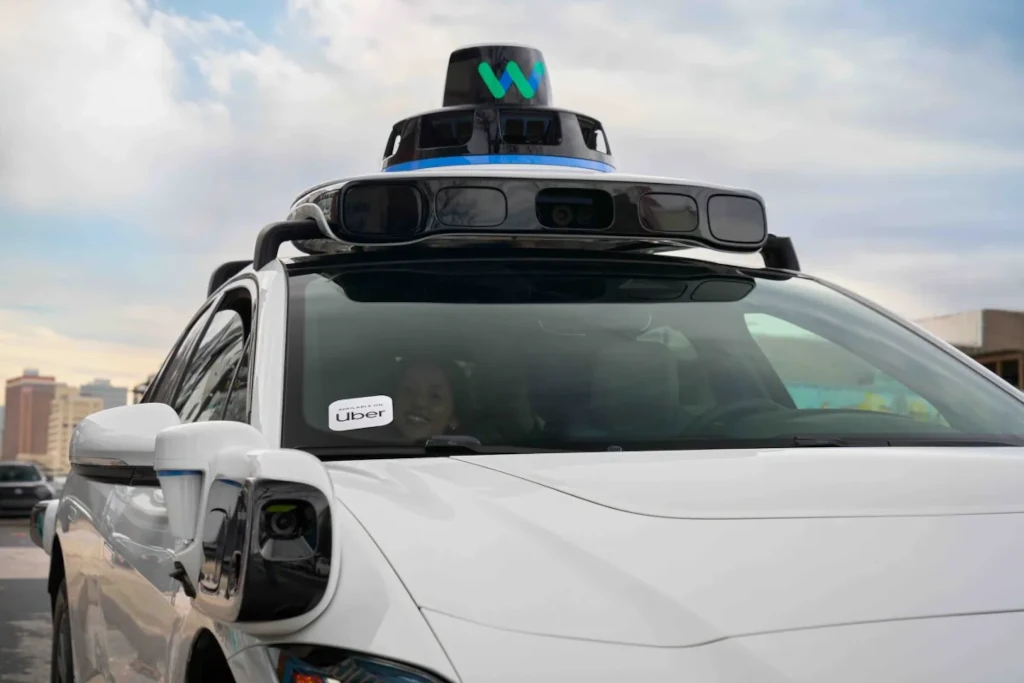 Az Uber több millió sofőrjét szenzorhálózattá szeretné alakítani az önvezető vállalatok számára
