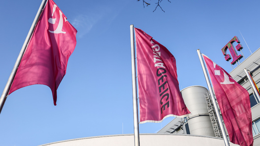 Küszöbön a történelmi fúzió: a világ legnagyobb távközlési cége jöhet létre – De mi lesz a Magyar Telekommal?
