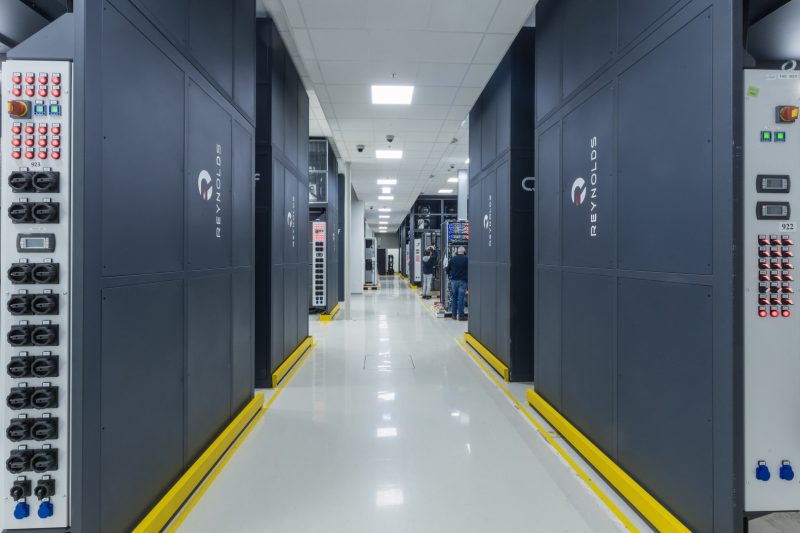 Egy alig ismert hazai vállalat gyűrheti maga alá az Audit és a Samsungot