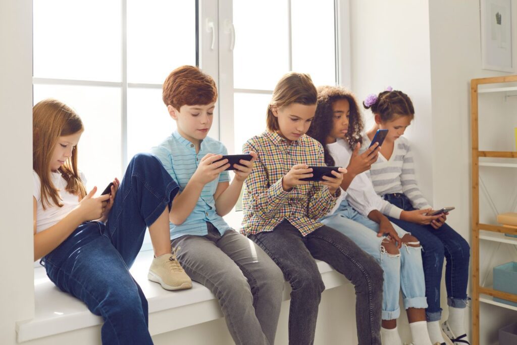 Teljesen megváltozik a Facebook és az Instagram, szigorú használati korlátozások lépnek életbe