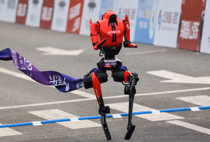 Kínai robotok megdöntötték Usain Bolt 100 méteres világcsúcsát a pekingi olimpián