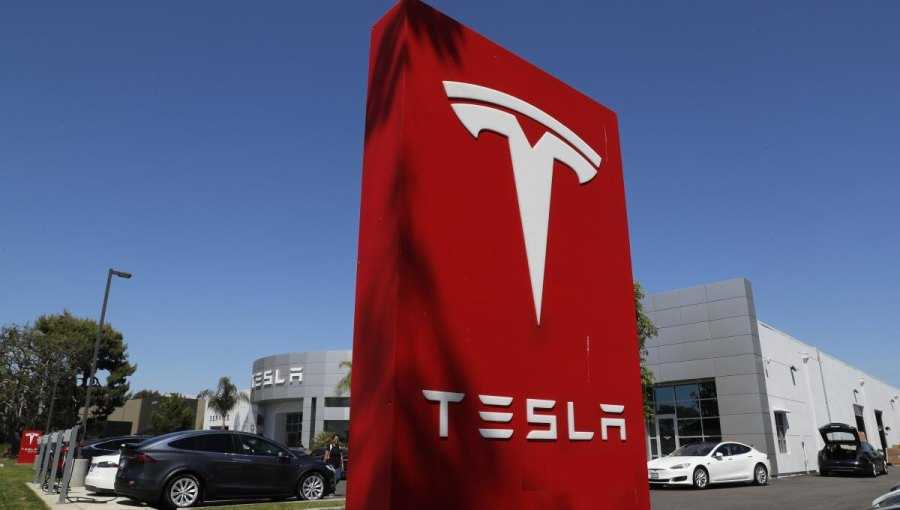 A Tesla már régóta próbálja meggyőzni az EU-t, hogy hagyják jóvá a „teljesen önvezető” technológiáját