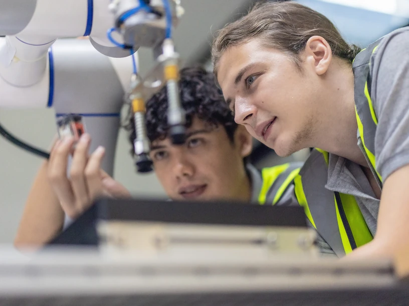 Világbajnok magyar fiatalok: amerikai győzelemmel a hátunk mögött rendezhetünk újra robotika világdöntőt